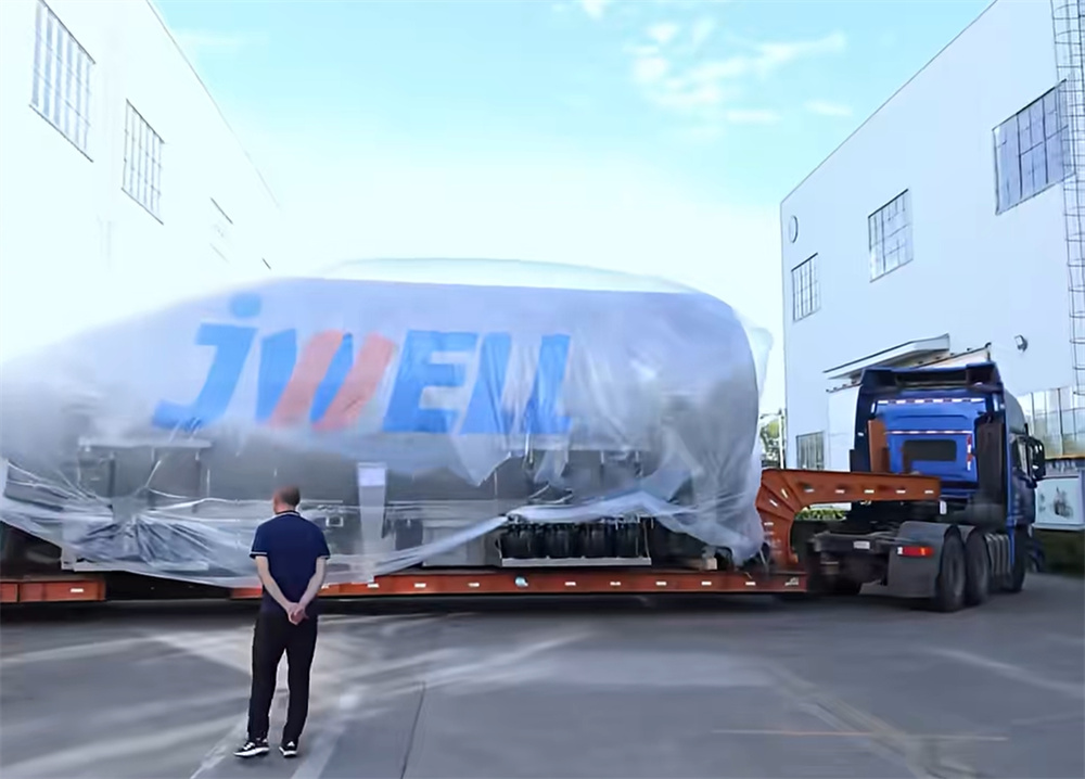 Údržba stroje na výrobu HDPE trubek JWELL