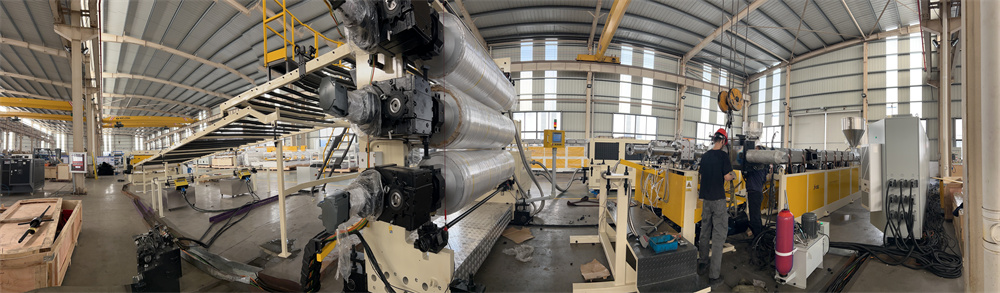 Extruder na plastové PP desky-2