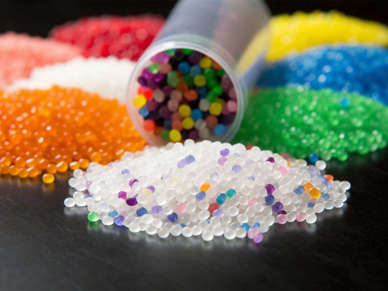 Integrovaný řezací plastifikační peletizační stroj